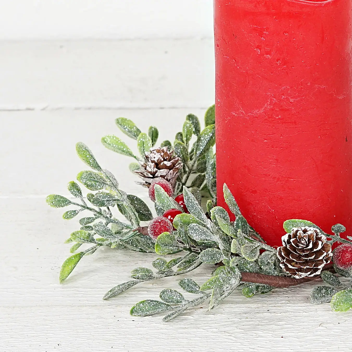 Ring with Sparkled Boxwood Leaves