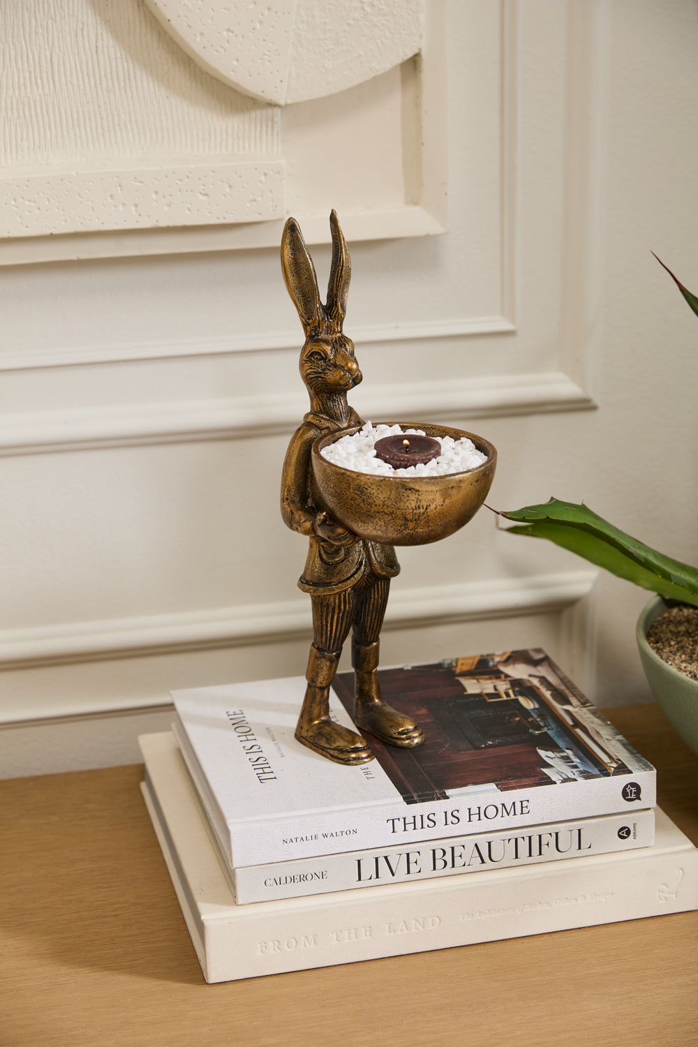 Dish Stand, Eric the Rabbit