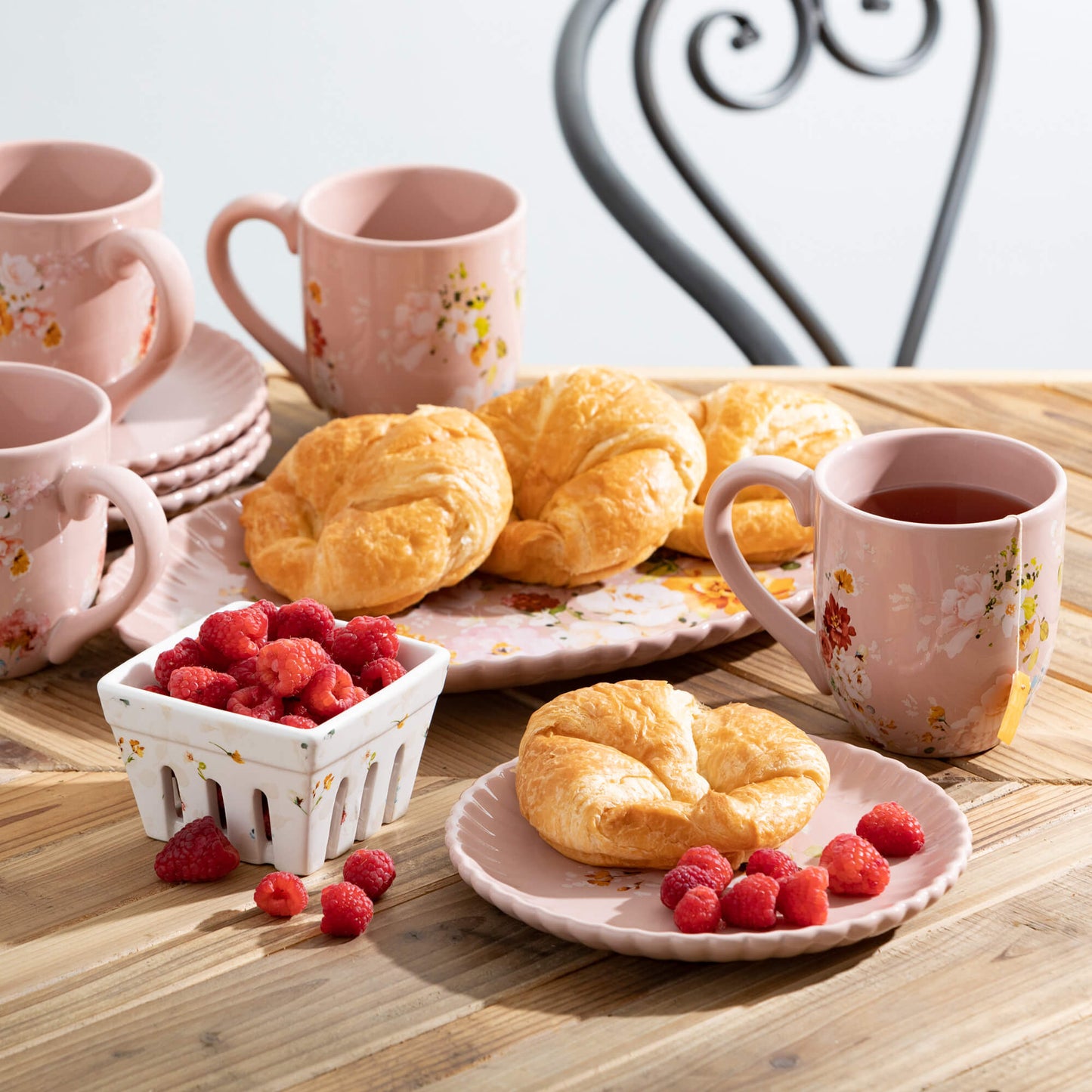 Kitchenware Berry Basket, Spring Colors