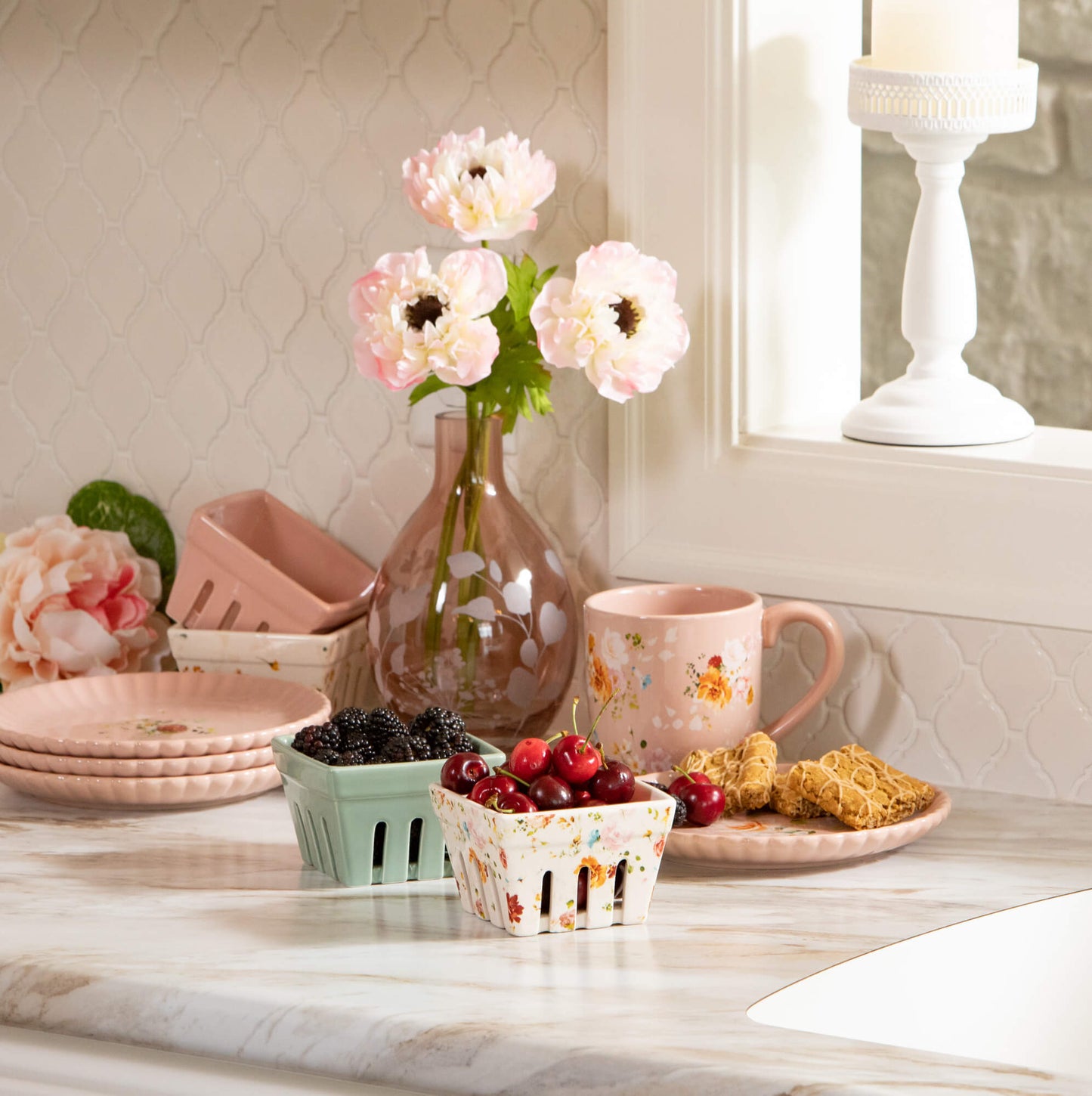 Kitchenware Berry Basket, Spring Colors