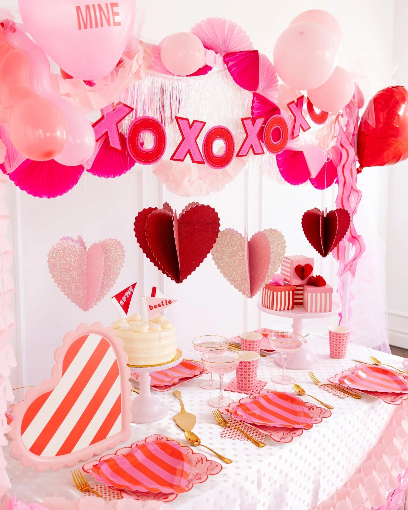 Valentine's Garland, XO