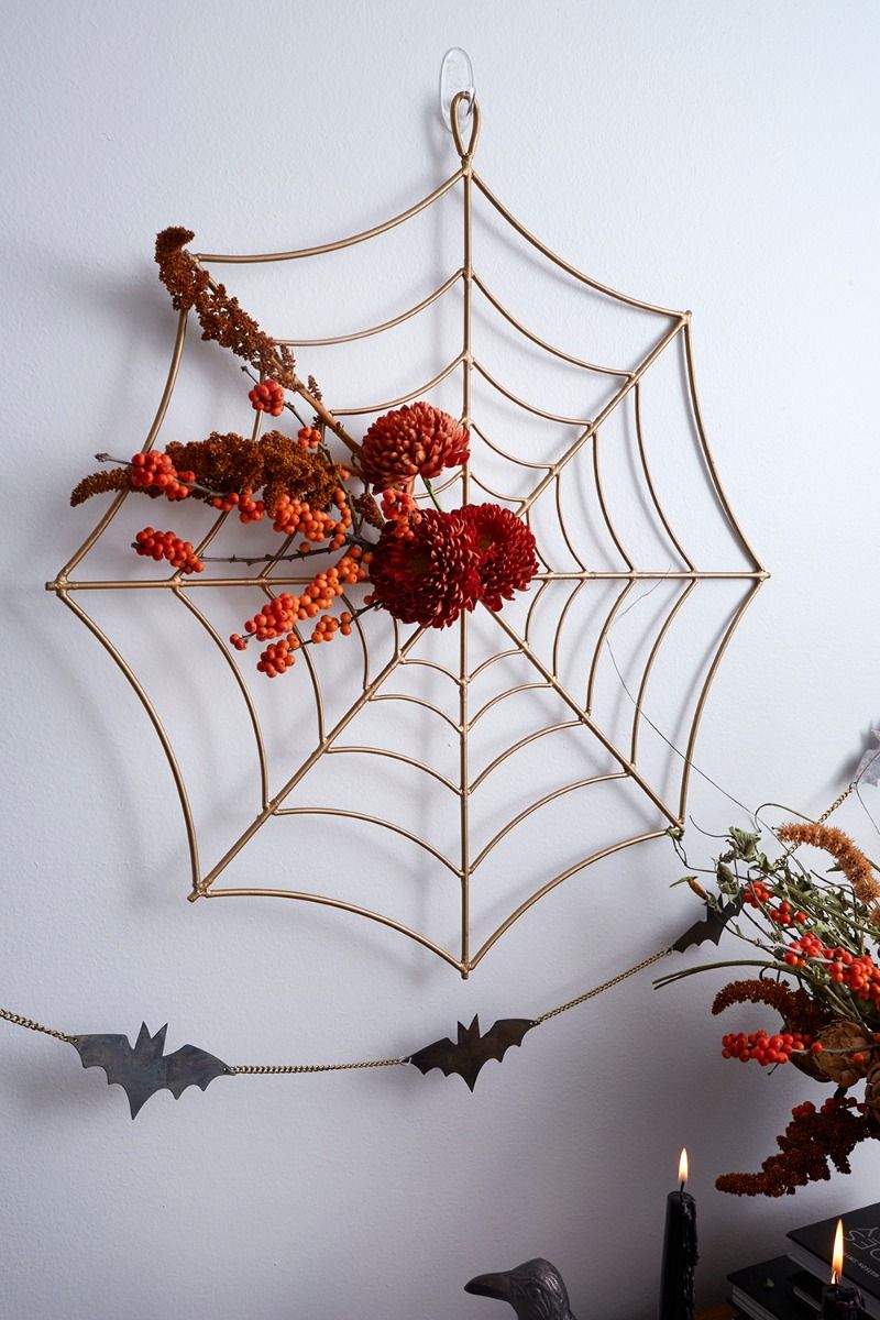 Fall-Cobweb Hanger