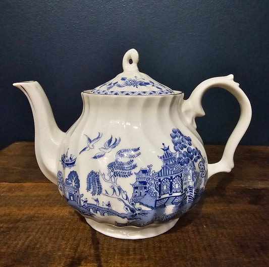 Vintage Teapot, 1989 Robinson Design Group- Blue and White Willow-Made in Japan