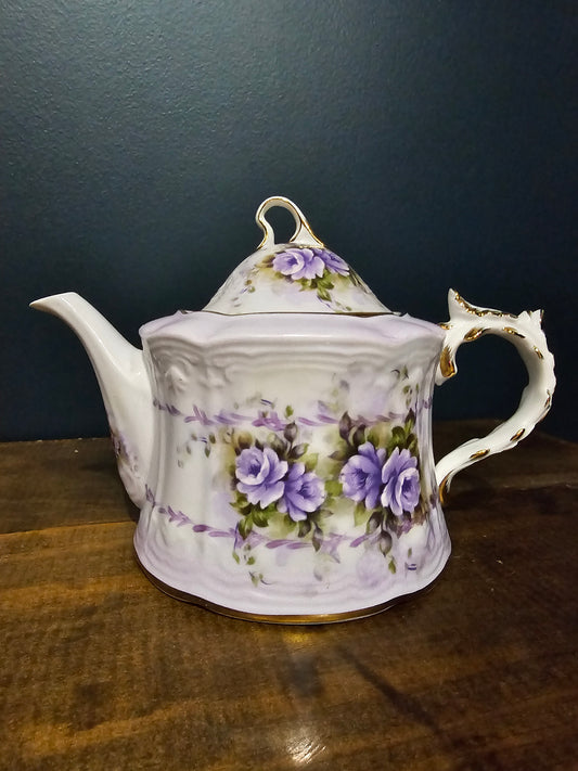 Vintage Musical Teapot, Gold Trim with Lavender Flowers, Plays Fur Elise