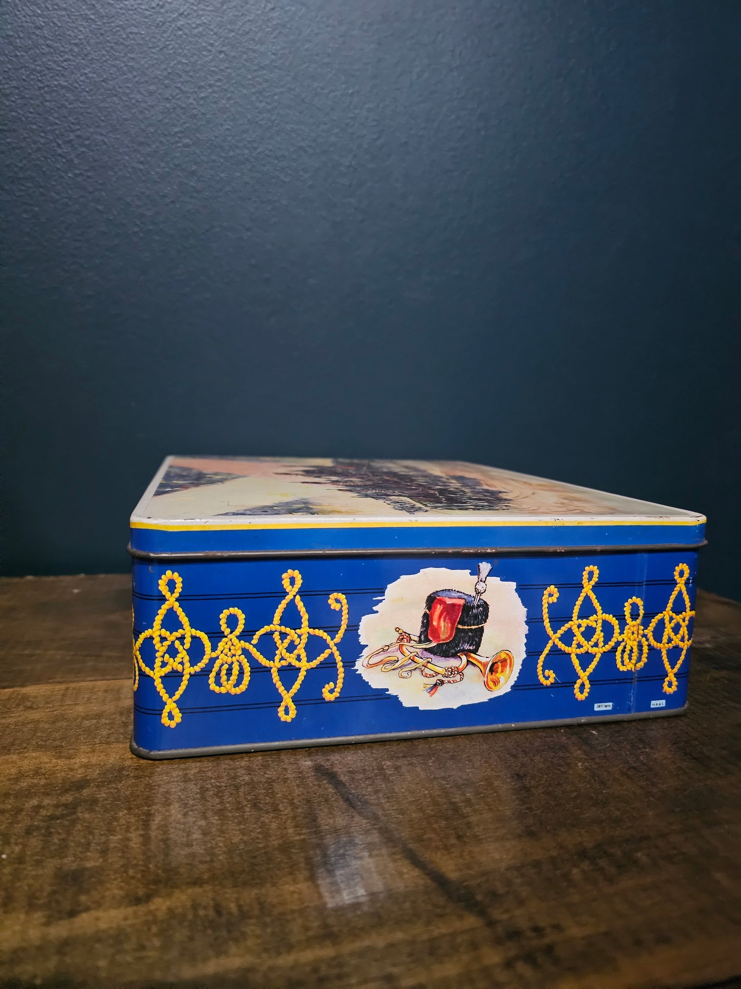 Vintage TIn, 1940s Huntley & Palmer Biscuit Tin, King's Troop Royal Artillery